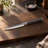 Kōfuku Urtekniv på et bord i mørk eg