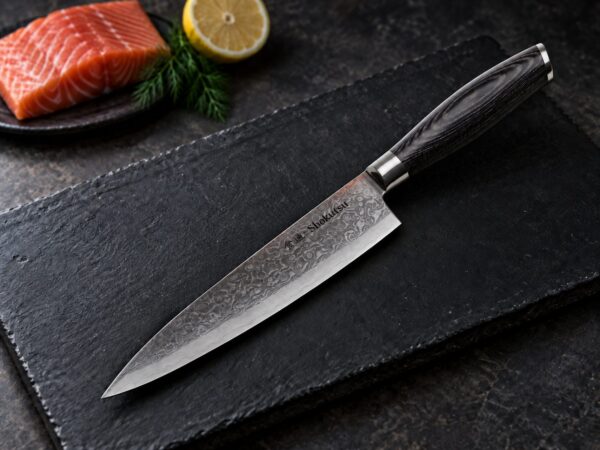 Shokutsū gyuto kokkekniv med laks og dild